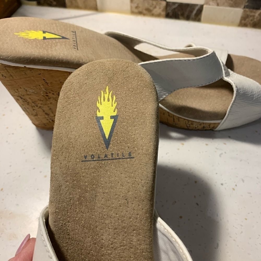 Volatile Wedges - Picture 6 of 6